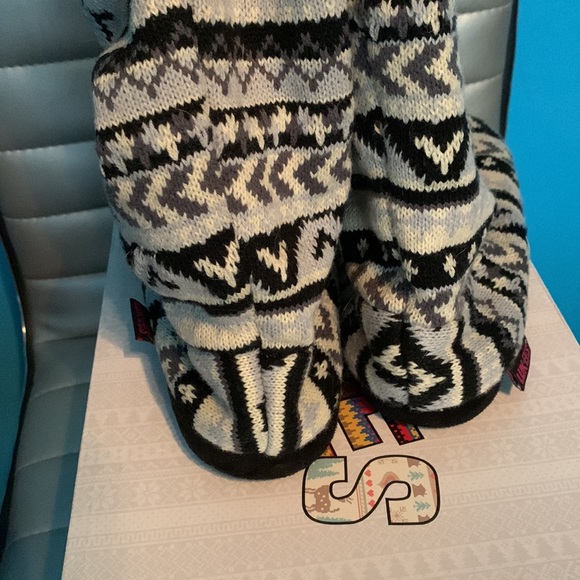 Slippers - Picture 4 of 4